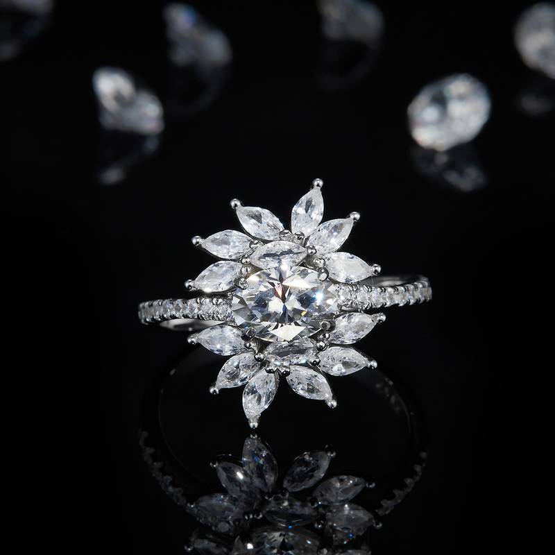 太阳花蛋形女戒S925银镀白金定制选款主石莫桑钻1.0ct/副石高碳钻