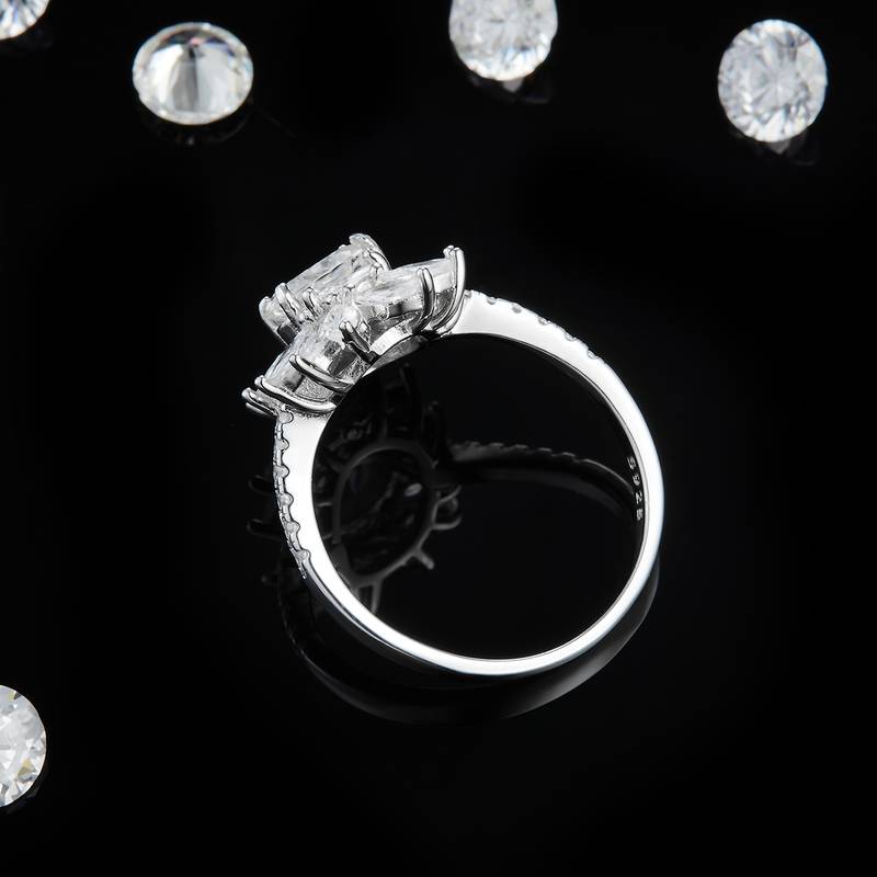太阳花蛋形女戒S925银镀白金定制选款主石莫桑钻1.0ct/副石高碳钻