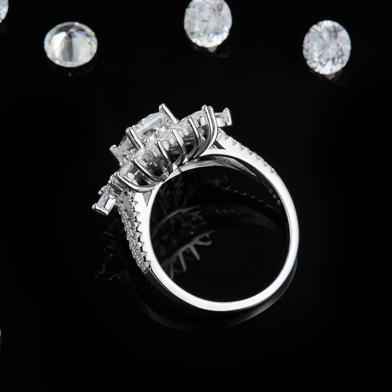 满钻祖母绿切割Women's RingS925银镀白金定制选款主石Moissanite2.5ct/副石高碳钻