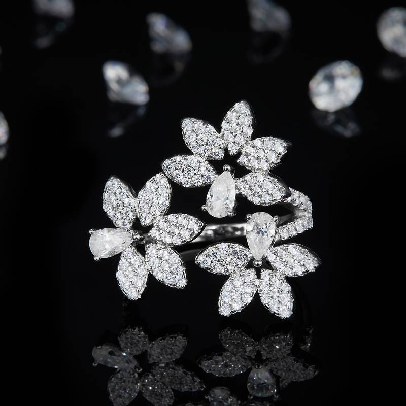 花瓣开口Women's RingS925银镀白金定制选款副石Moissanite1.68ct