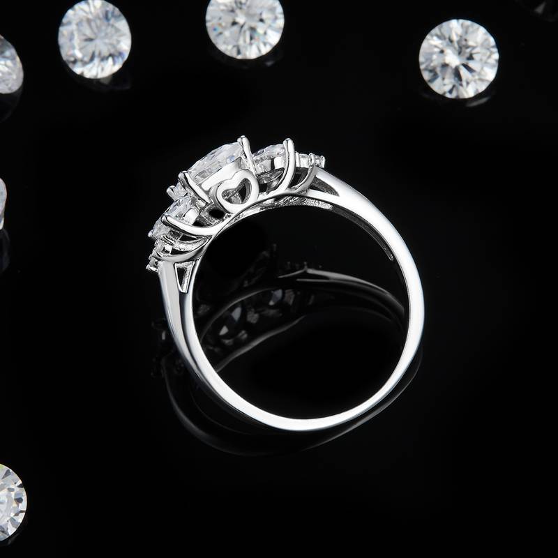 三石款蛋形女戒S925银镀白金定制选款主石莫桑钻1.5ct/副石高碳钻