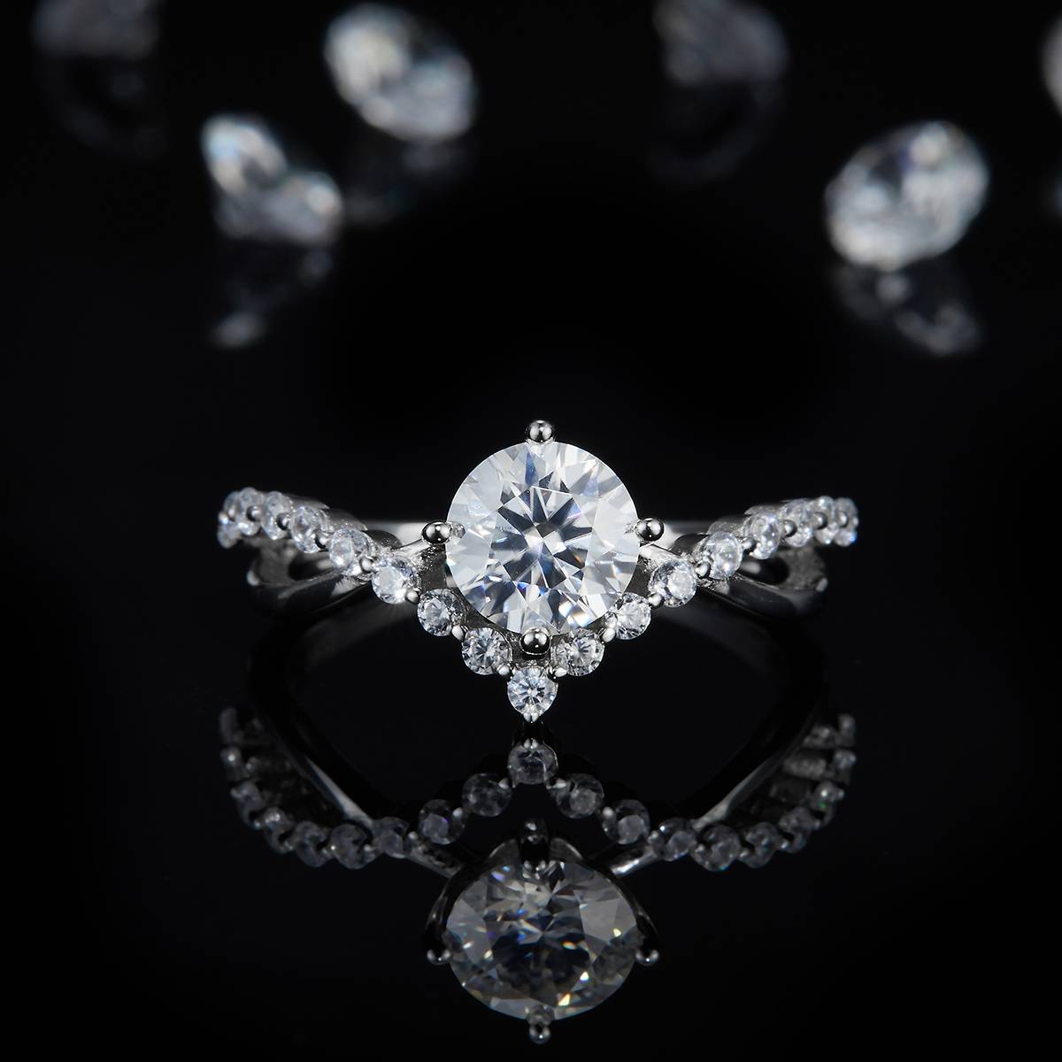 V-shaped Women's Ring S925 Silver Plated Platinum Customized Selection Main Stone Moissanite 1.0ct/Side Stone Cubic Zirconia