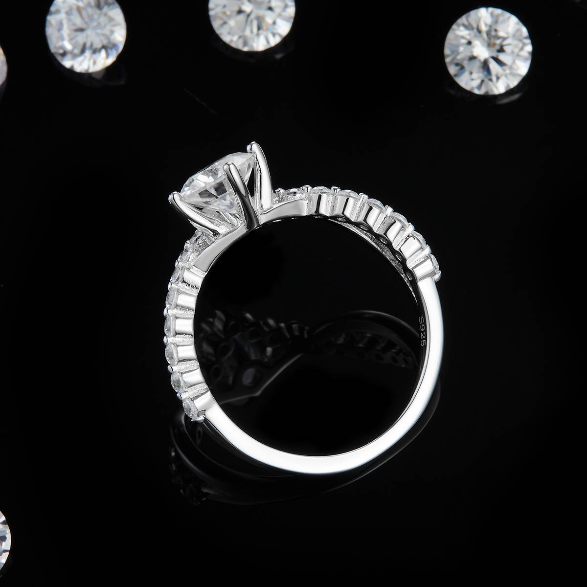 V-shaped Women's Ring S925 Silver Plated Platinum Customized Selection Main Stone Moissanite 1.0ct/Side Stone Cubic Zirconia