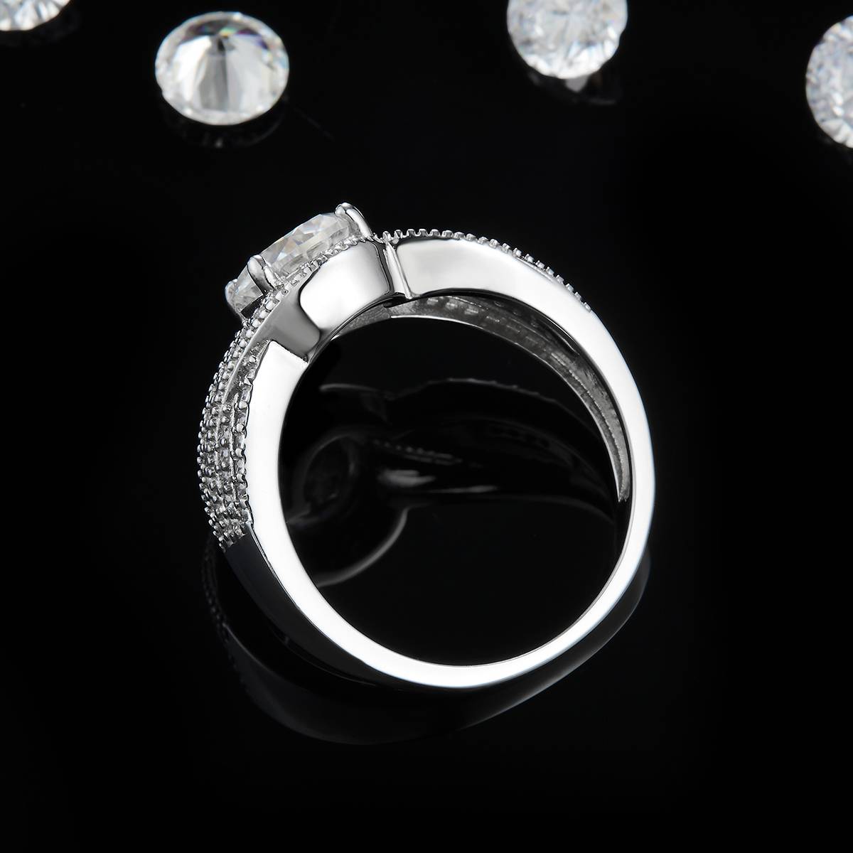 满钻扭臂女戒S925银镀白金定制选款主石莫桑钻1.2ct/副石高碳钻