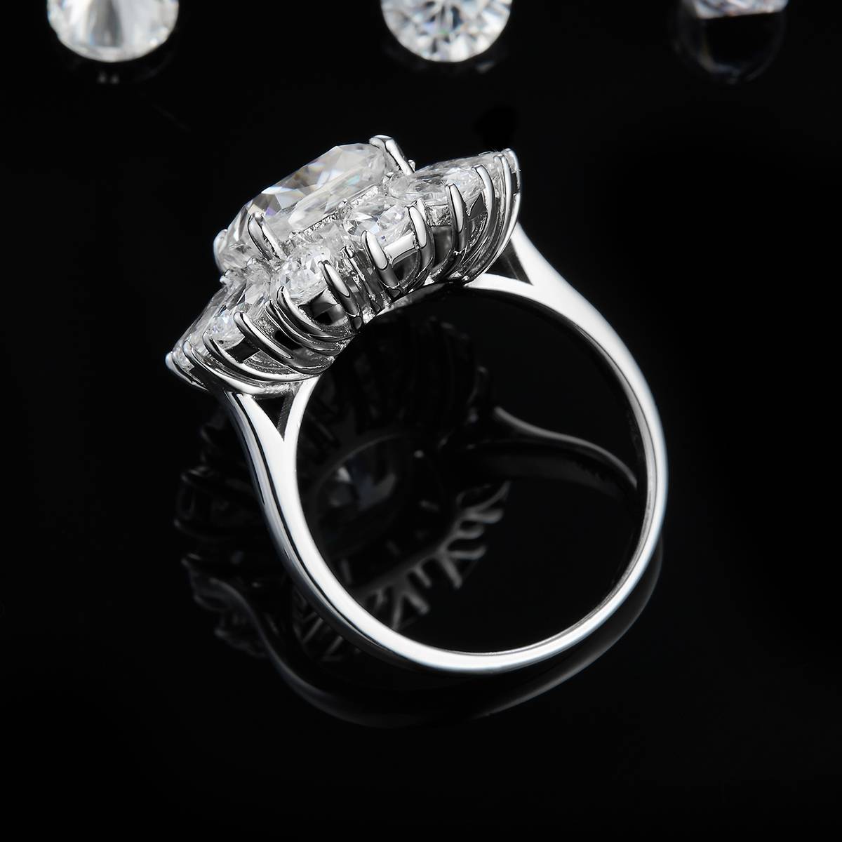 光臂轻奢梨形小钻围镶枕形女戒S925银镀白金定制选款主石莫桑钻3.5ct/副石高碳钻