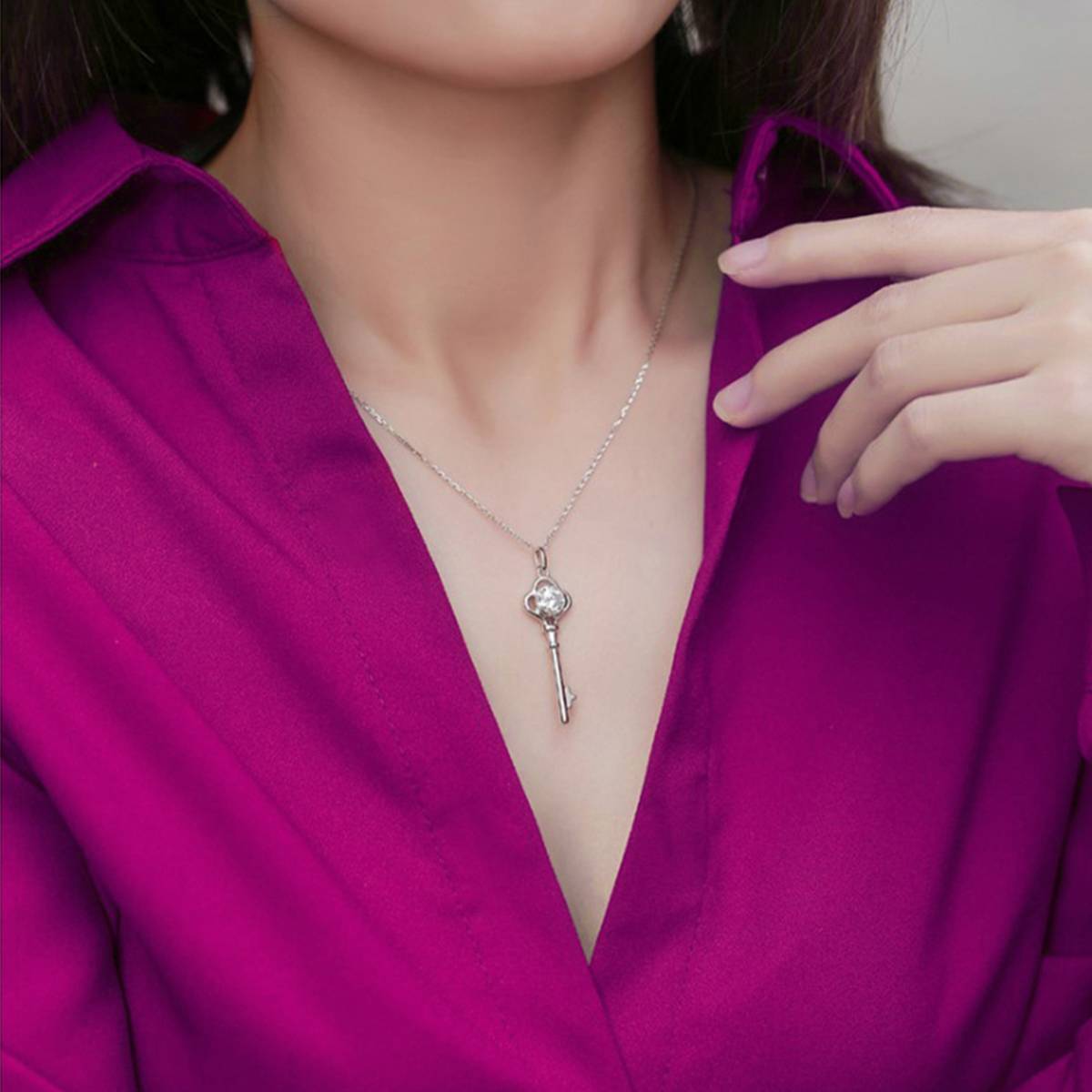 LCP0022MoissaniteS925银镀白金钥匙Necklace圆形1.0ct
