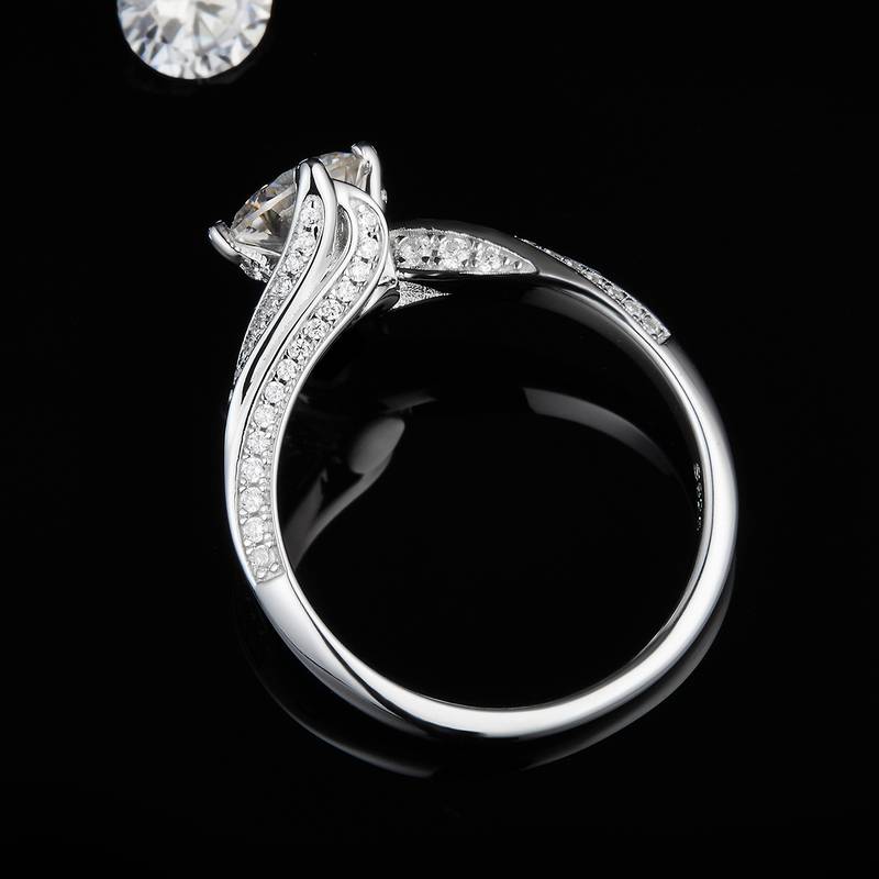 扭臂四爪Women's RingS925银镀白金定制选款主石Moissanite1.0ct/副石高碳钻