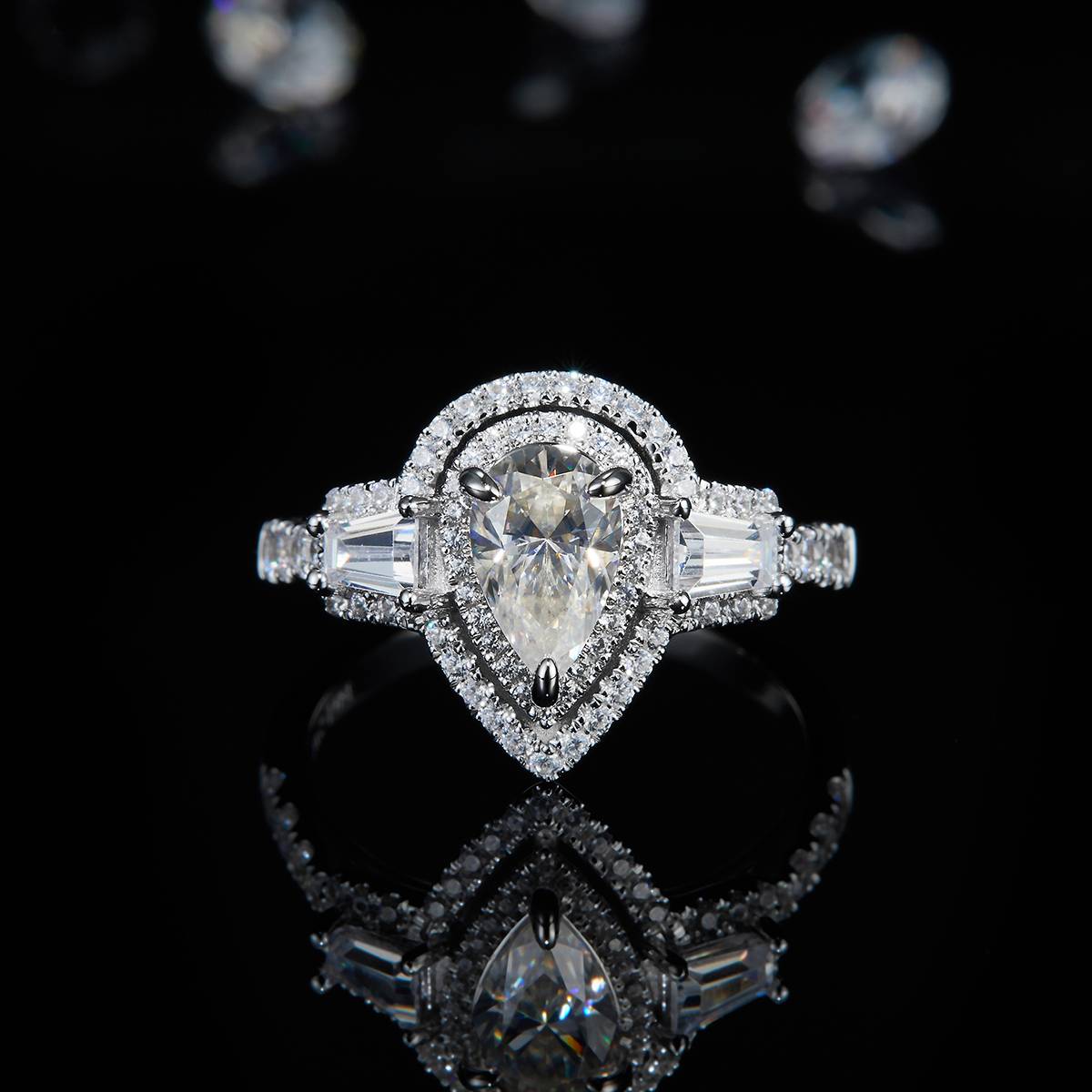 三石款梨形女戒S925银镀白金定制选款主石莫桑钻1.0ct/副石高碳钻