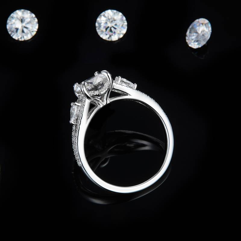 Affordable Luxury三石款Women's RingS925银镀白金定制选款主石Moissanite1.5ct/副石高碳钻