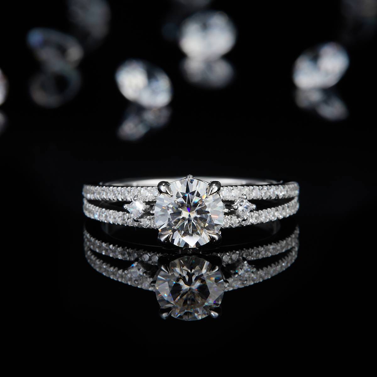 Light Luxury Four Claw Women's Ring S925 Silver Plated Platinum Customized Selection Main Stone Moissanite 1.0ct/Side Stone Cubic Zirconia