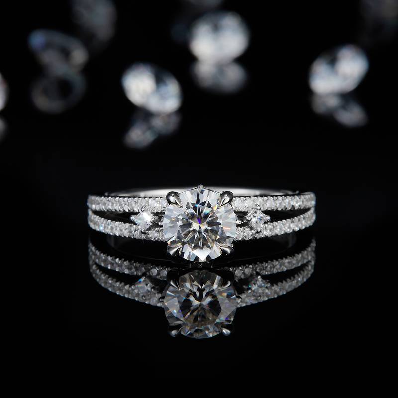 Affordable Luxury四爪Women's RingS925银镀白金定制选款主石Moissanite1.0ct/副石高碳钻