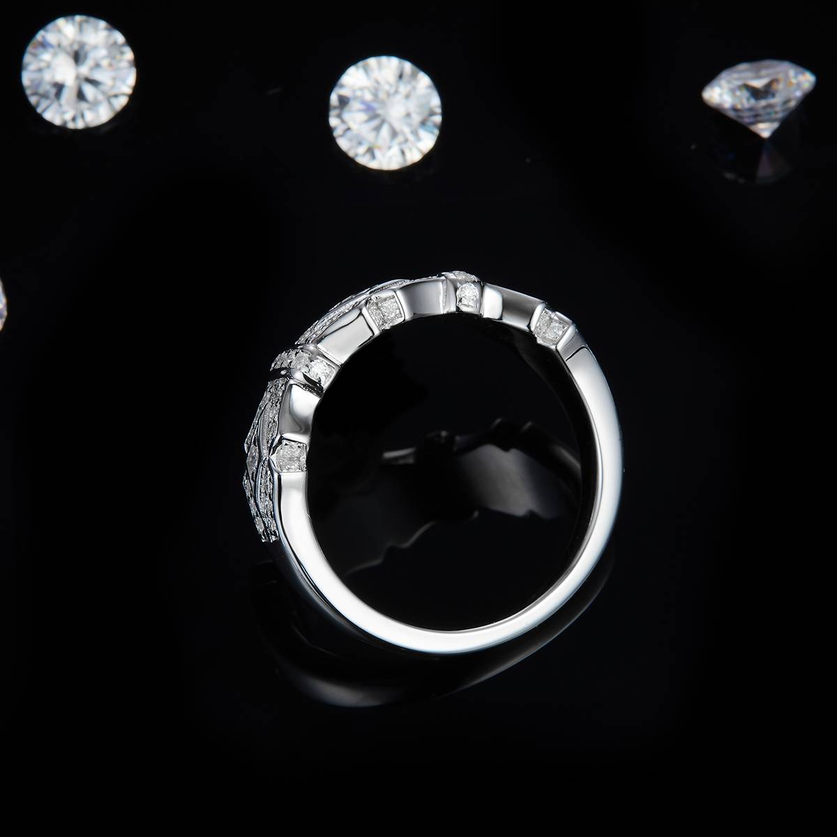 Fashion lined S925 silver plated platinum women's ring custom selection Side Stone Moissanite 0.83ct