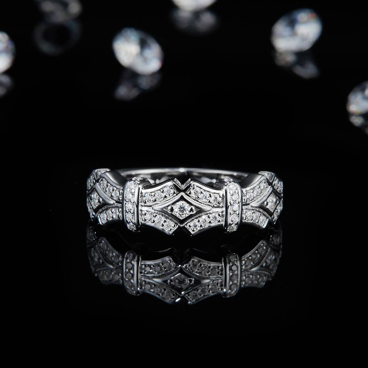 Fashion lined S925 silver plated platinum women's ring custom selection Side Stone Moissanite 0.83ct