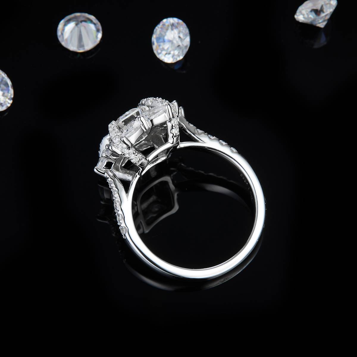 梨形小钻围镶长方钻女戒S925银镀白金定制选款主石莫桑钻1.0ct/副石高碳钻