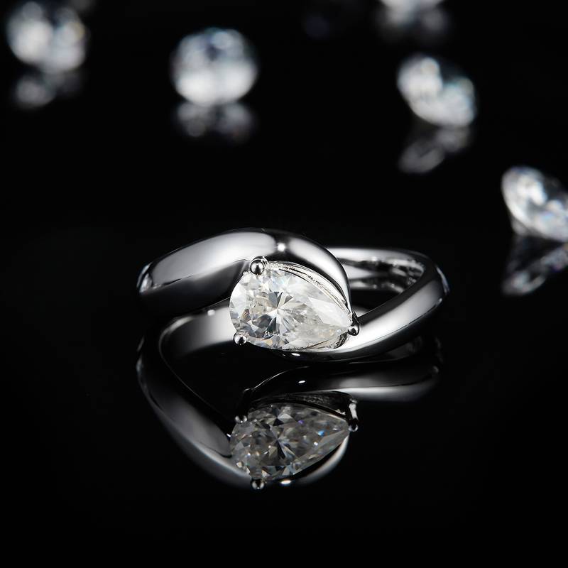 扭臂梨形女戒S925银镀白金定制选款主石莫桑钻1.0ct