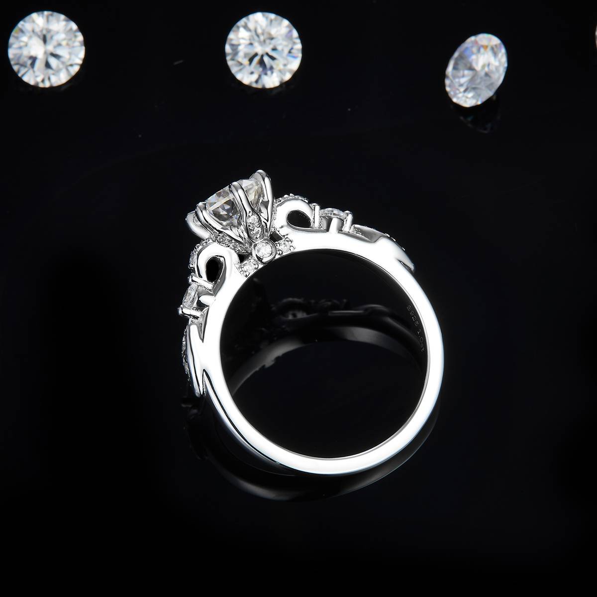 Fashion Six Claw Women's Ring S925 Silver Plated Platinum Customized Selection Main Stone Moissanite 1.0ct/Side Stone Cubic Zirconia