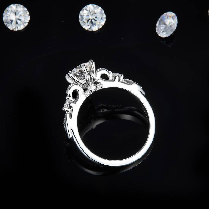 Fashion六爪Women's RingS925银镀白金定制选款主石Moissanite1.0ct/副石高碳钻