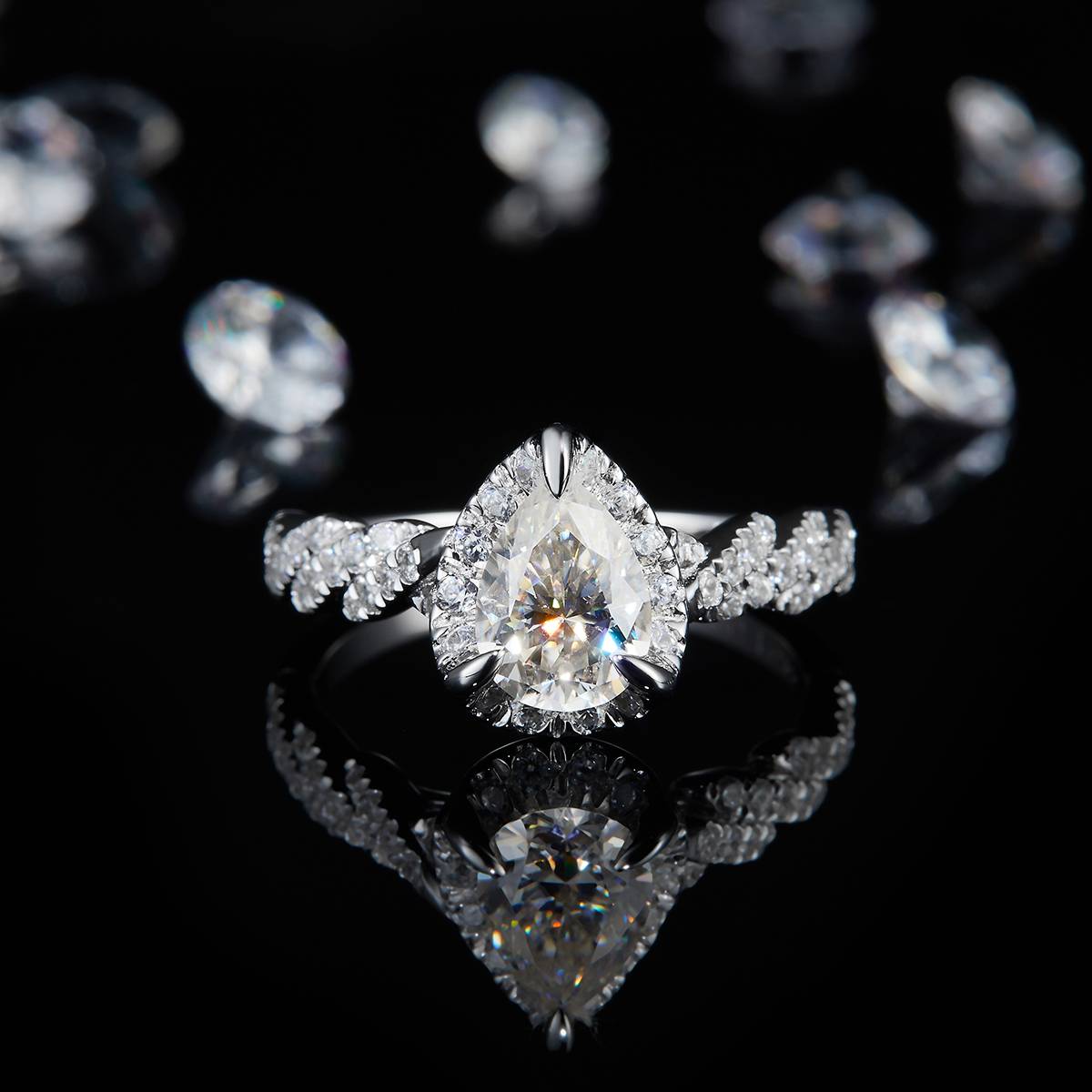 水滴切割女戒S925银镀白金定制选款主石莫桑钻1.25ct/副石高碳钻
