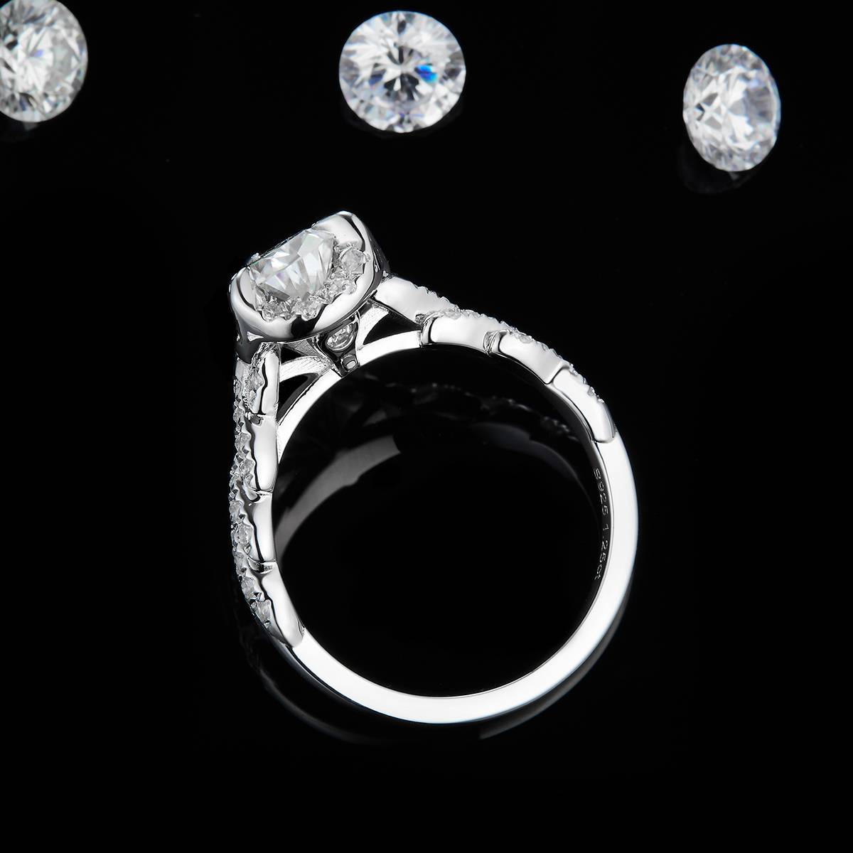 水滴切割女戒S925银镀白金定制选款主石莫桑钻1.25ct/副石高碳钻