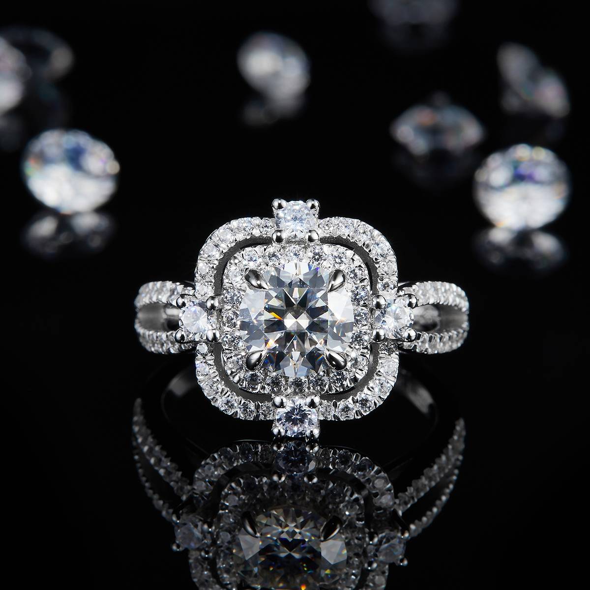 轻奢女戒S925银镀白金定制选款主石莫桑钻1.0ct/副石高碳钻