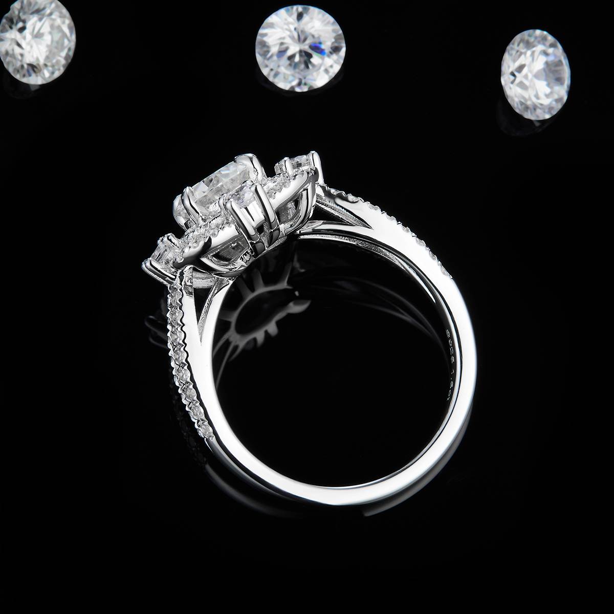 轻奢女戒S925银镀白金定制选款主石莫桑钻1.0ct/副石高碳钻