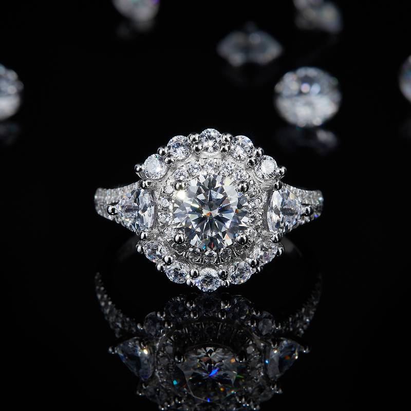 Affordable Luxury满钻Women's RingS925银镀白金定制选款主石Moissanite1.0ct/副石高碳钻