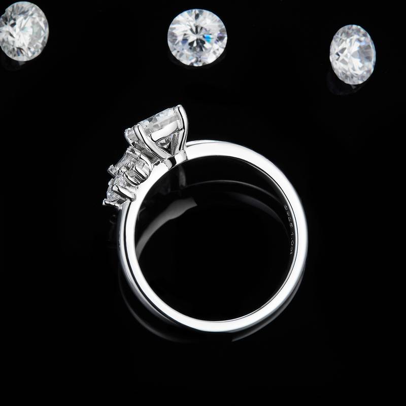 四爪女戒S925银镀白金定制选款主石莫桑钻1.0ct/副石高碳钻
