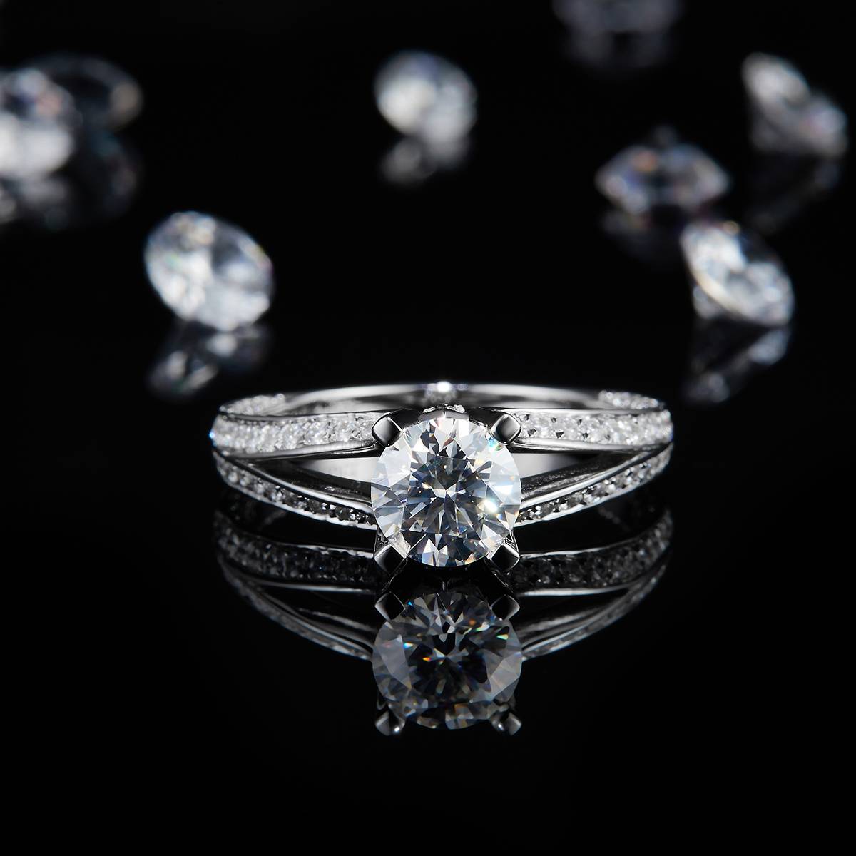 轻奢Y臂四爪女戒S925银镀白金定制选款主石莫桑钻1.0ct/副石高碳钻
