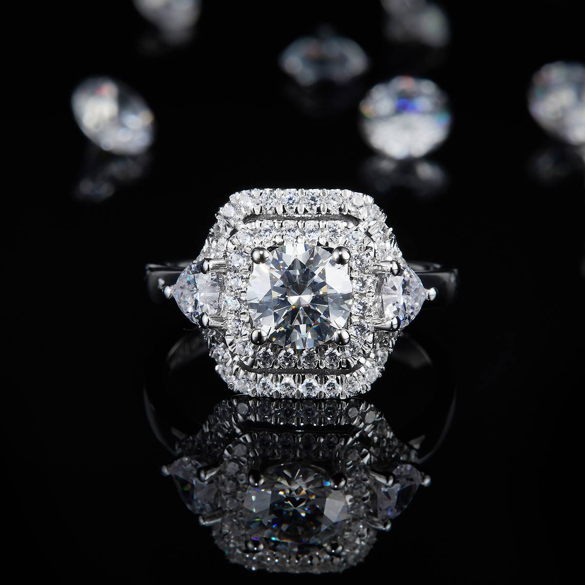 三石款方包女戒S925银镀白金定制选款主石莫桑钻1.0ct/副石高碳钻