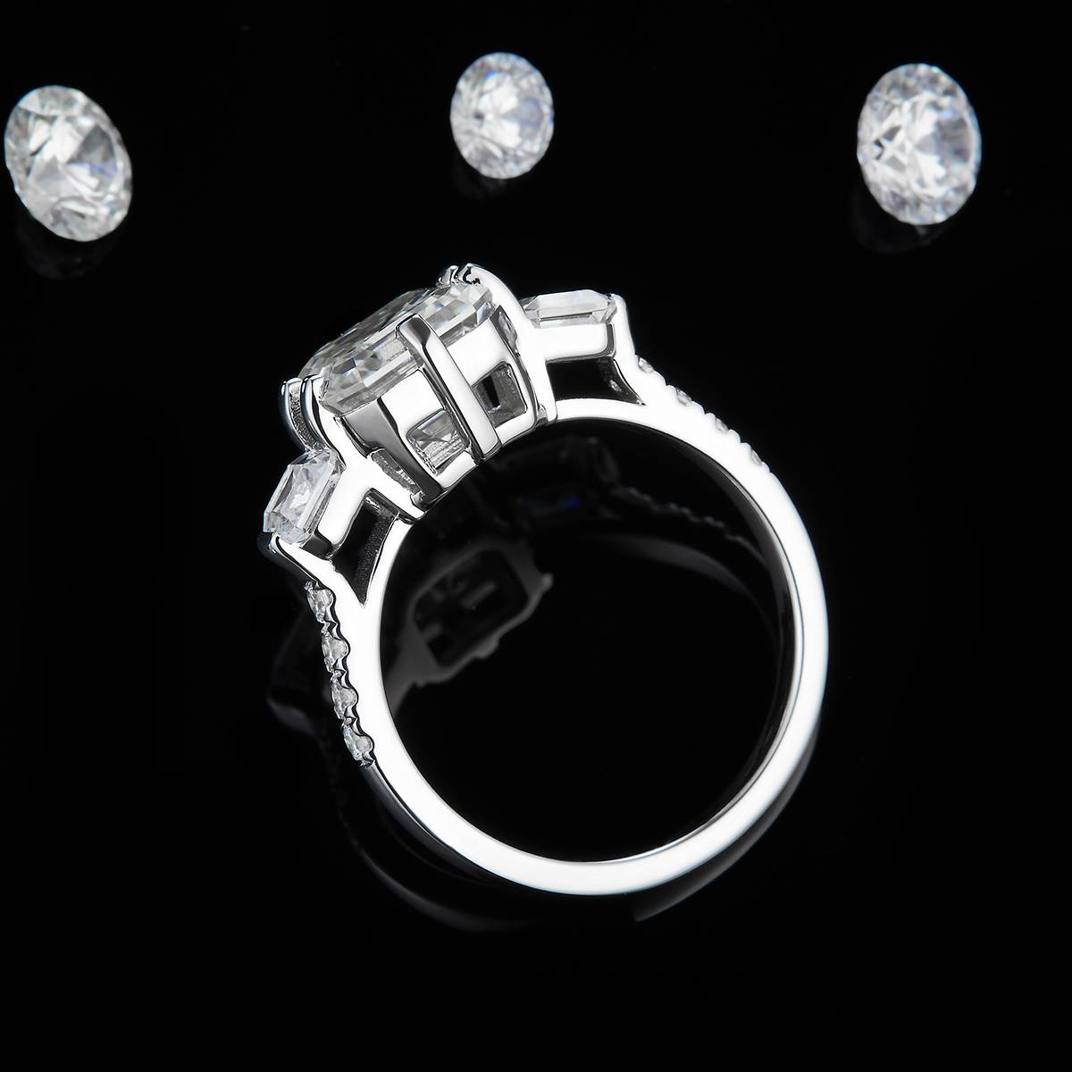 三石款方钻女戒S925银镀白金定制选款主石莫桑钻2.5ct/副石高碳钻