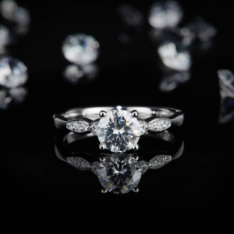 四爪Women's RingS925银镀白金定制选款主石Moissanite1.0ct/副石高碳钻