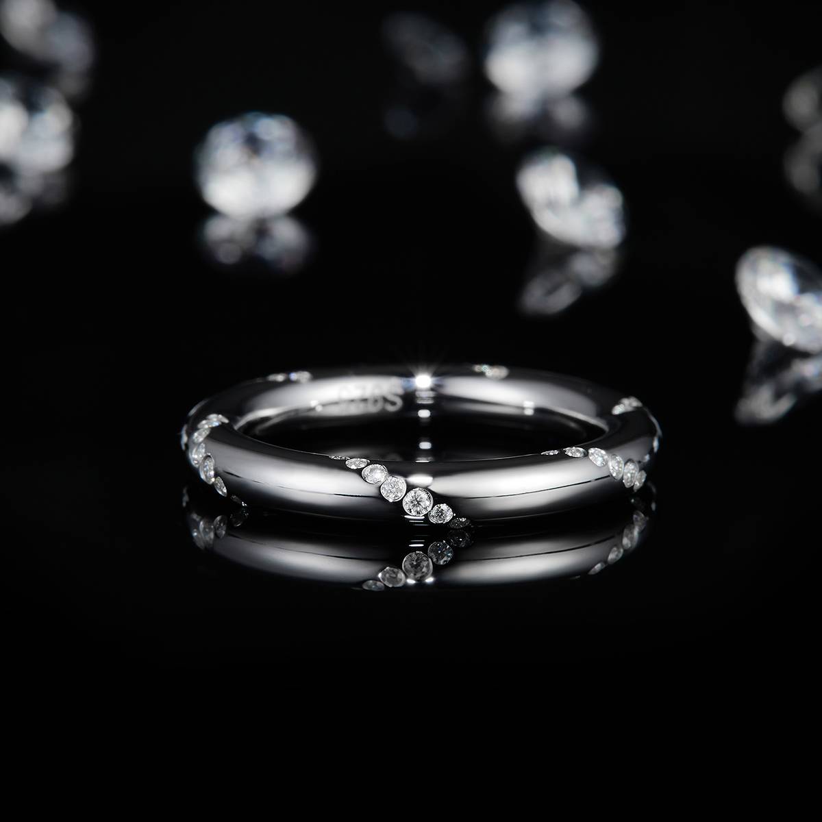 Simplified S925 Silver Plated Platinum Women's Ring Customized Selection Side Stone Moissanite 0.34ct