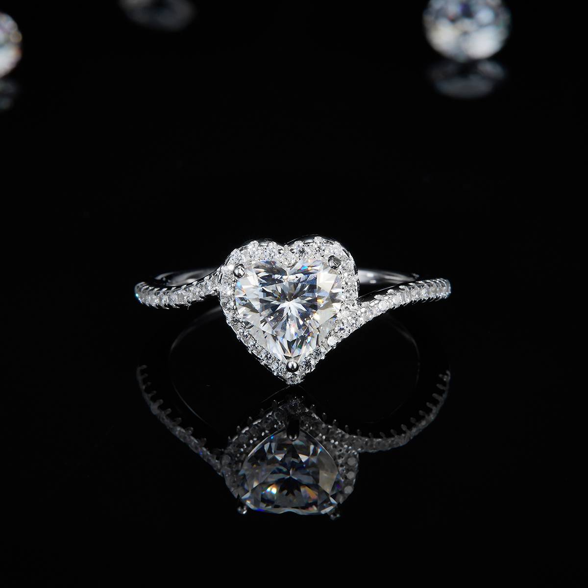扭臂心形钻S925银镀白金女戒定制选款主石莫桑钻1.2ct/副石高碳钻