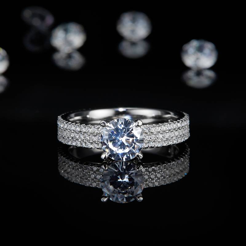 Affordable Luxury四爪圆钻S925银镀白金Women's Ring定制选款主石Moissanite1.0ct/副石高碳钻