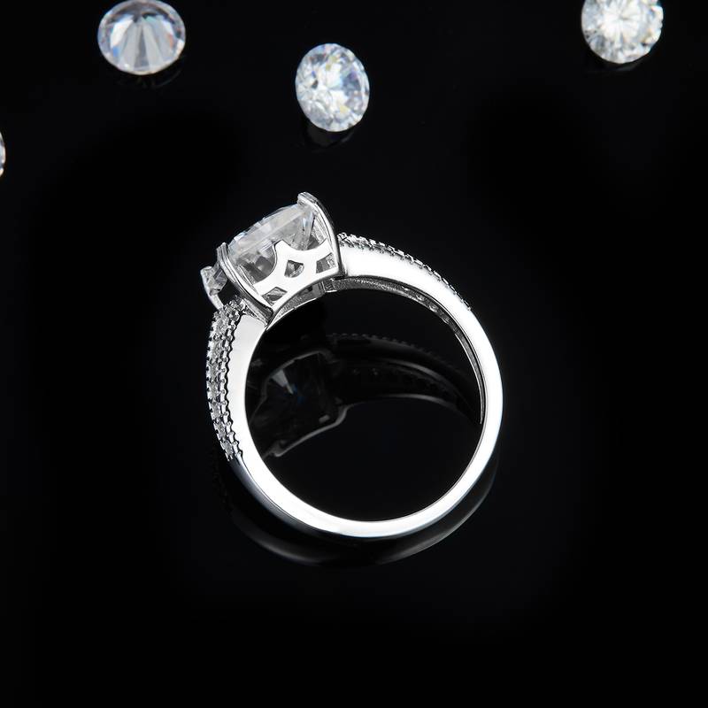 Affordable Luxury满钻长方钻S925银镀白金Women's Ring定制选款主石Moissanite4.0ct/副石高碳钻