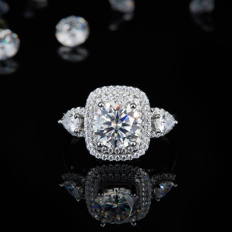 豪华款方包圆钻女戒S925银镀白金定制选款主石莫桑钻2.0ct/副石高碳钻