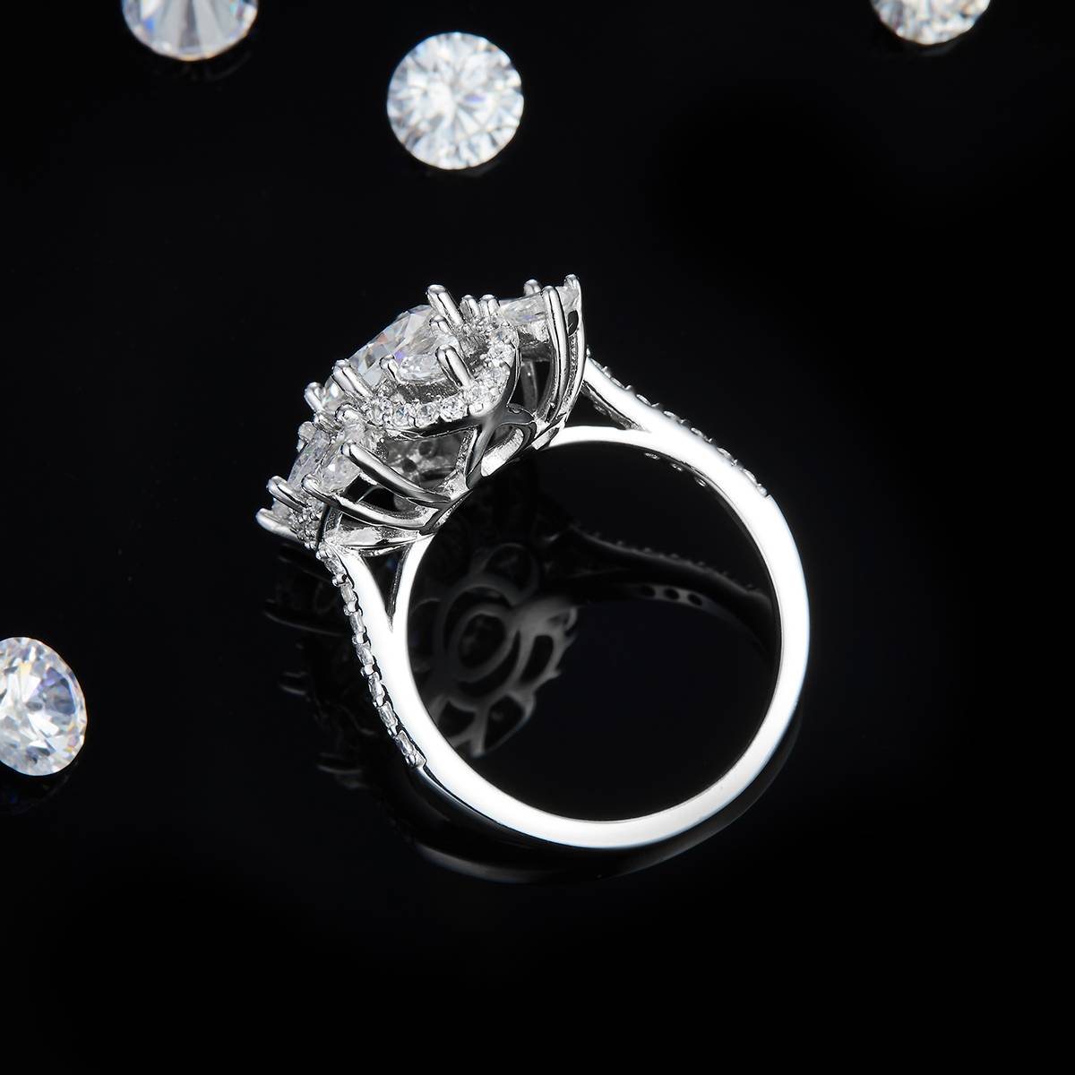 豪华四叶草蛋形钻女戒S925银镀白金定制选款主石莫桑钻2.0ct/副石高碳钻