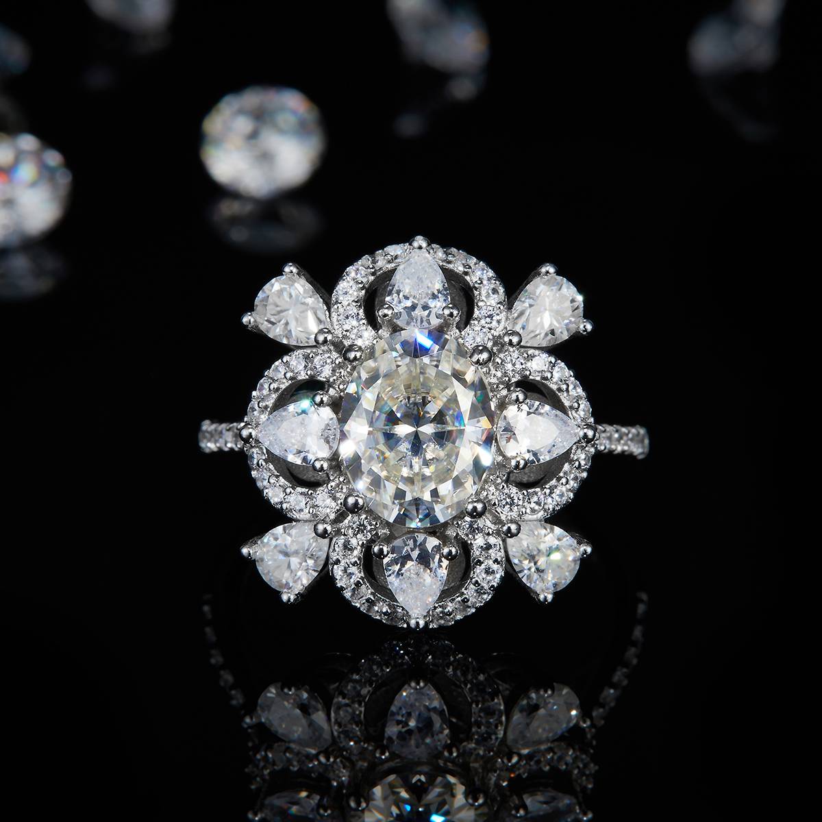 豪华四叶草蛋形钻女戒S925银镀白金定制选款主石莫桑钻2.0ct/副石高碳钻