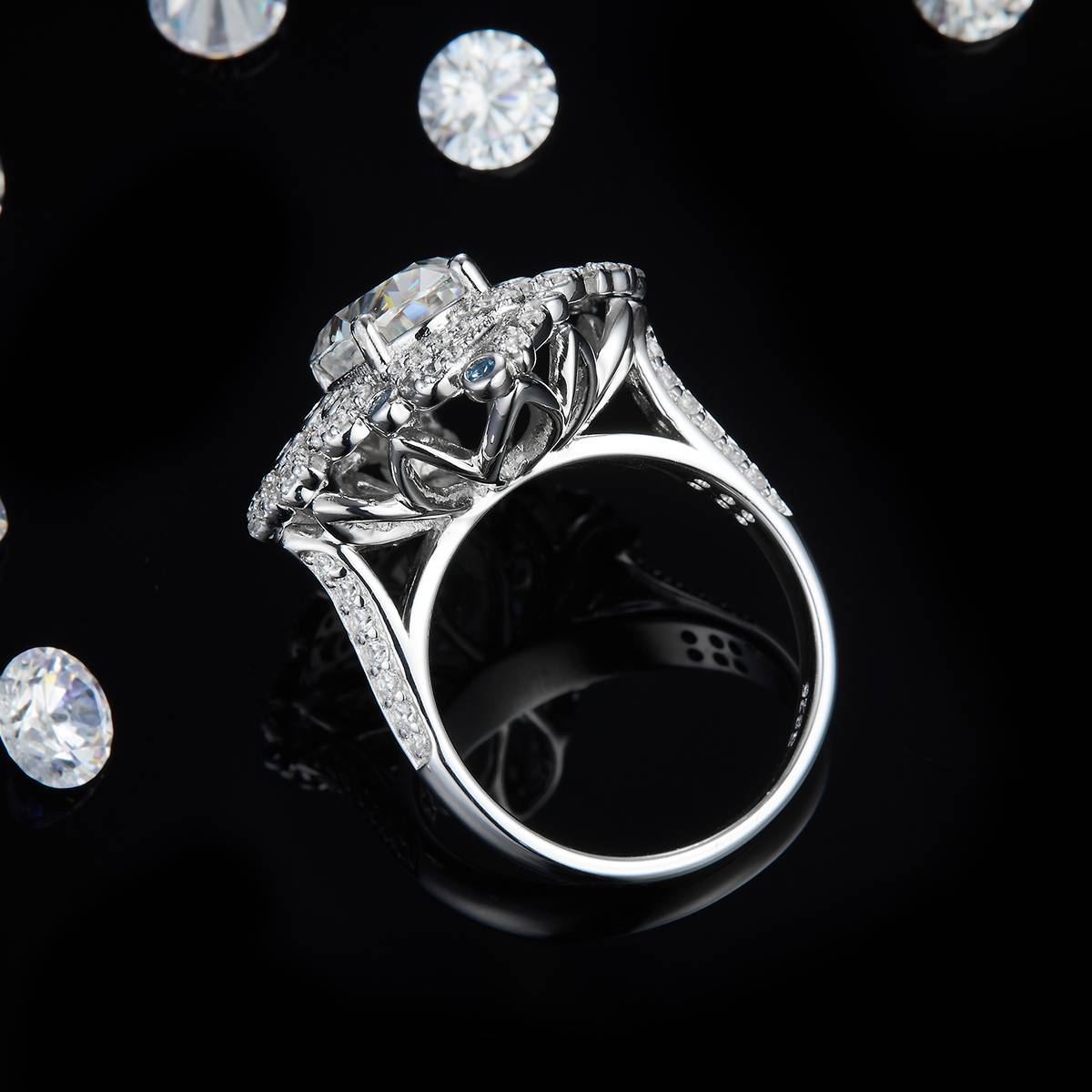 Light Luxury Full Diamond Four Leaf Clover Oval Women's Ring S925 Silver Plated Platinum Customized Selection Main Stone Moissanite 4.5ct/Side Stone Cubic Zirconia