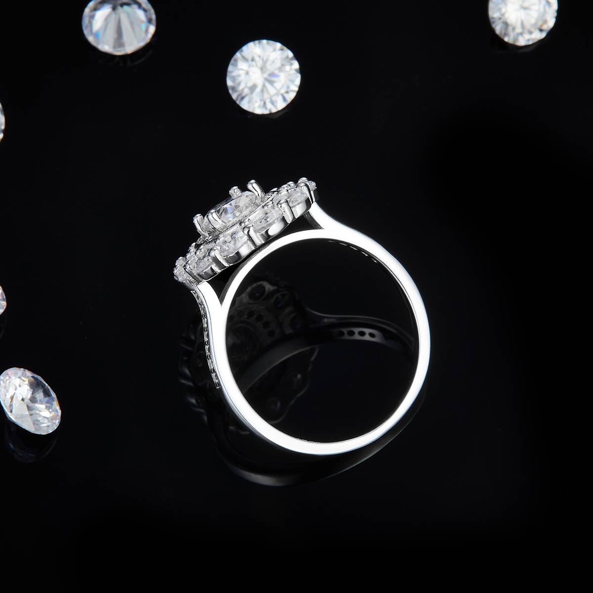 太阳花蛋形钻女戒S925银镀白金定制选款主石莫桑钻1.0ct/副石高碳钻