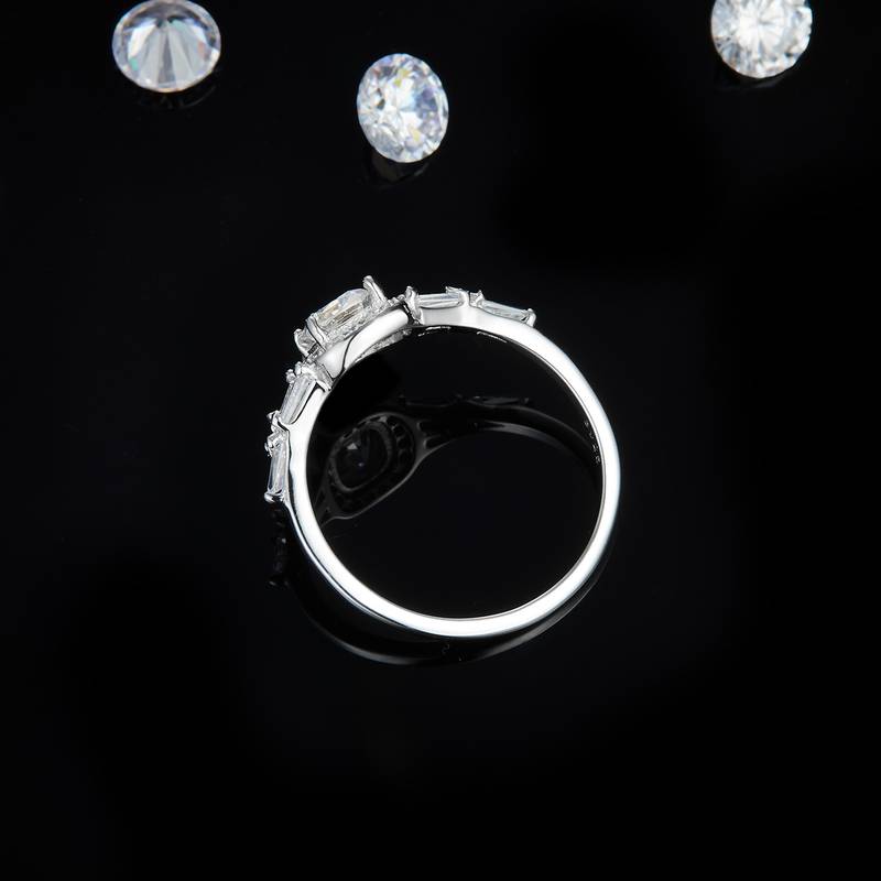 方包枕形钻Women's RingS925银镀白金定制选款主石Moissanite0.6ct/副石高碳钻