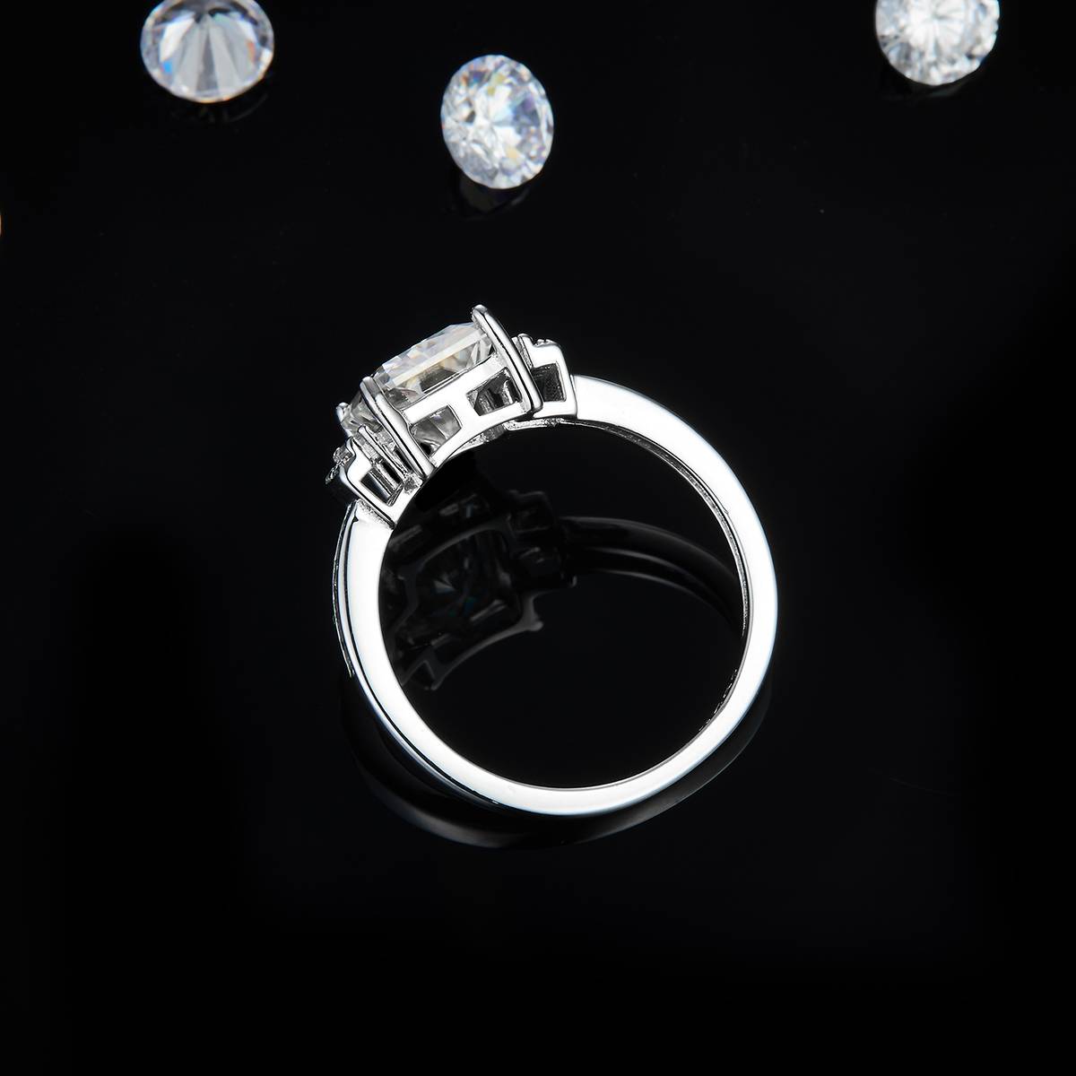 三石款方钻女戒S925银镀白金定制选款主石莫桑钻3.0ct/副石高碳钻