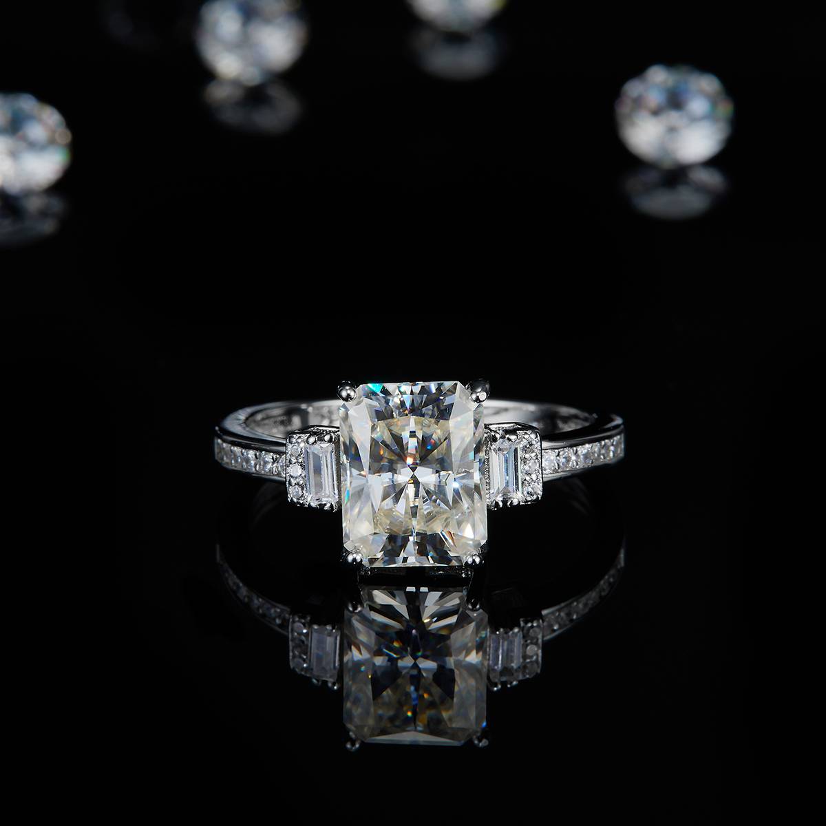 三石款方钻女戒S925银镀白金定制选款主石莫桑钻3.0ct/副石高碳钻