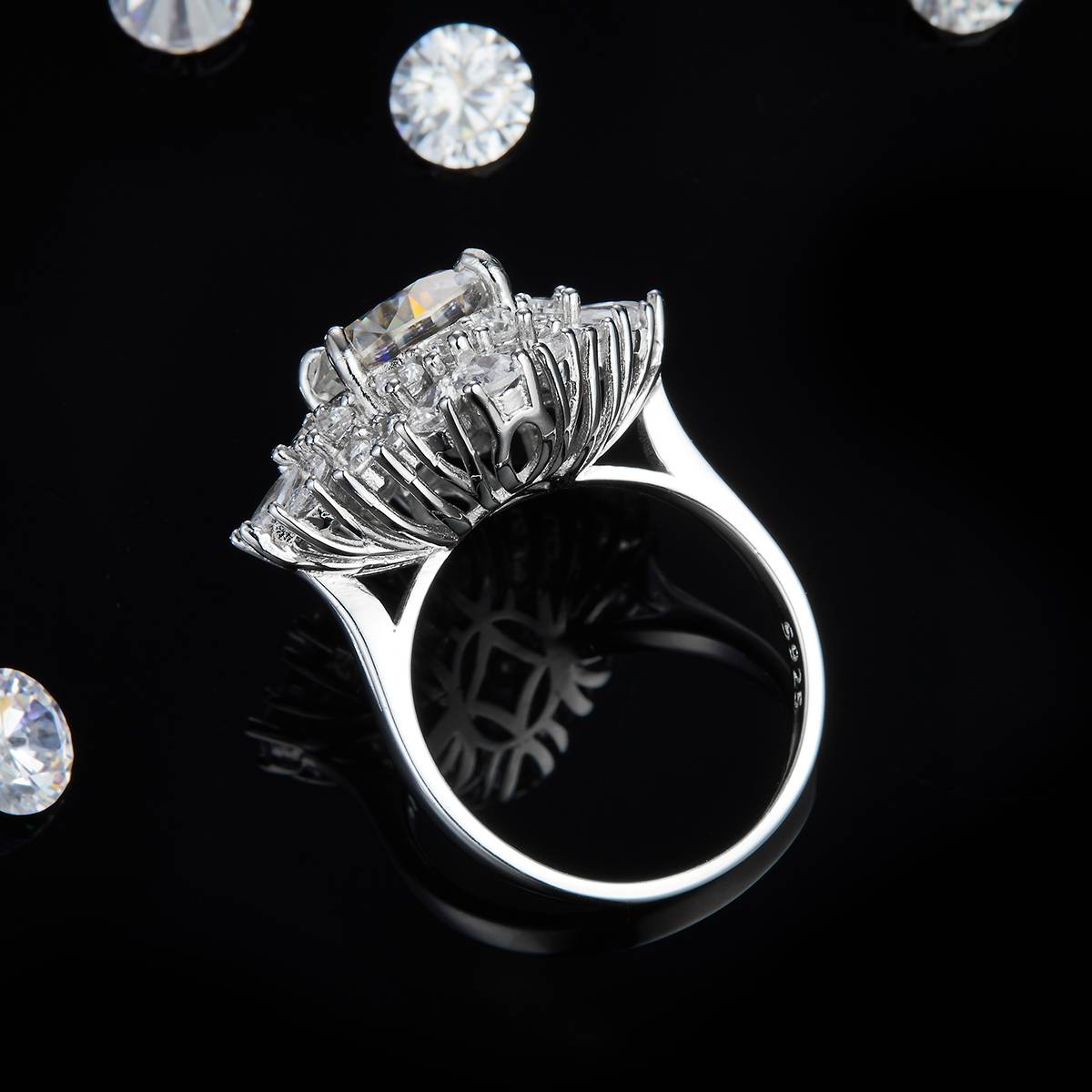 豪华款枕形钻女戒S925银镀白金定制选款主石莫桑钻3.5ct/副石高碳钻