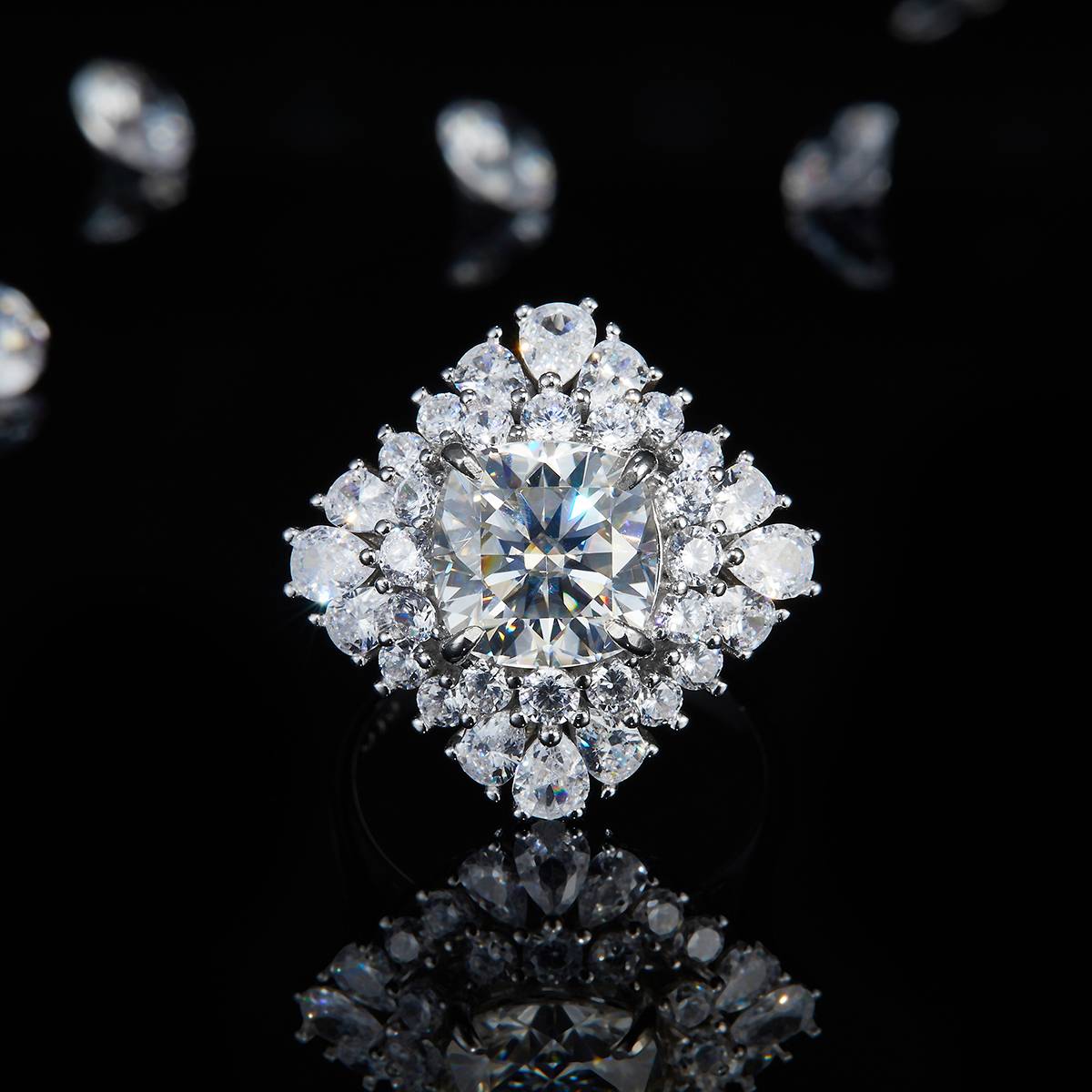 豪华款枕形钻女戒S925银镀白金定制选款主石莫桑钻3.5ct/副石高碳钻