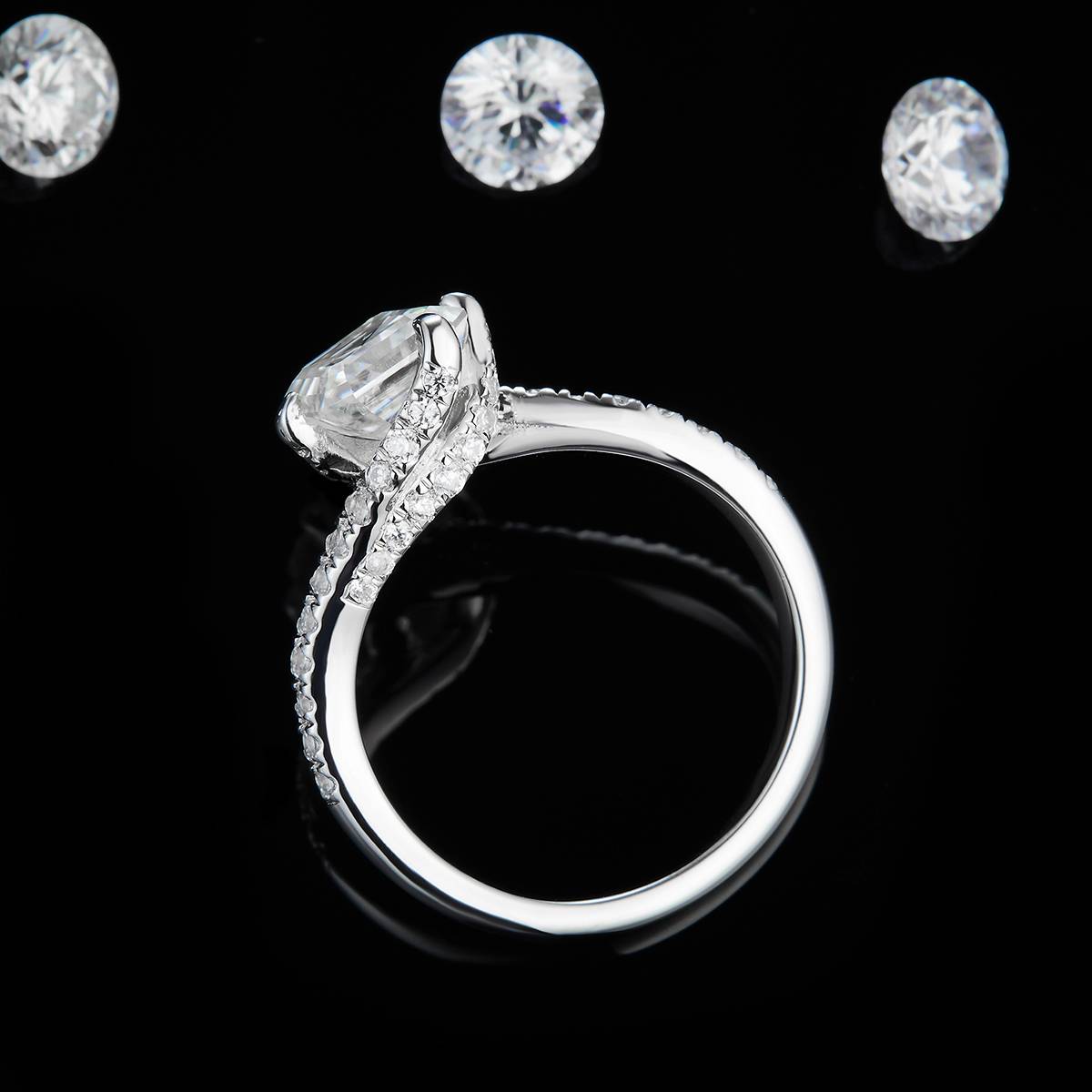 扭臂方钻女戒S925银镀白金定制选款主石莫桑钻2.0ct/副石高碳钻