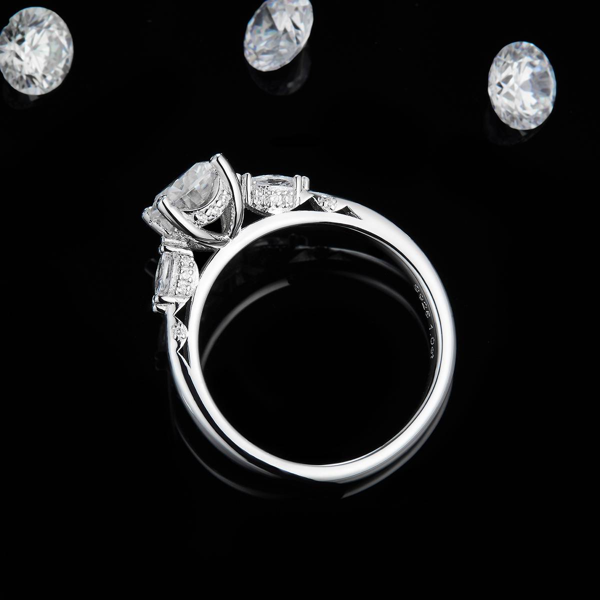 四爪女戒S925银镀白金定制选款主石莫桑钻1.0ct/副石高碳钻
