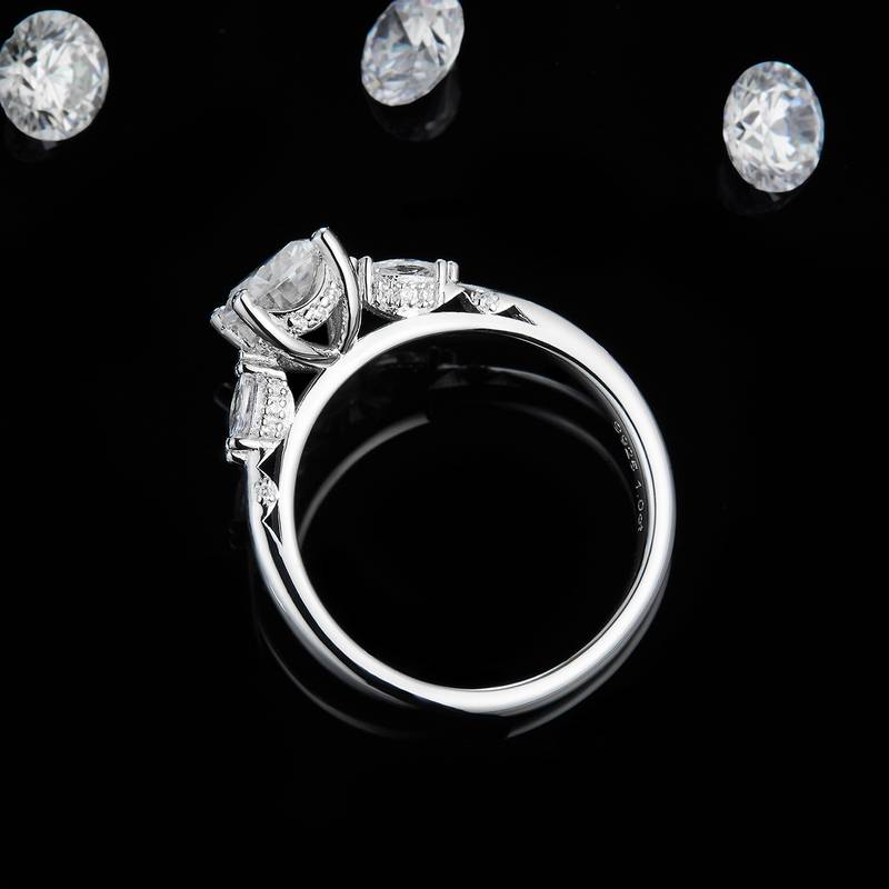 四爪女戒S925银镀白金定制选款主石莫桑钻1.0ct/副石高碳钻