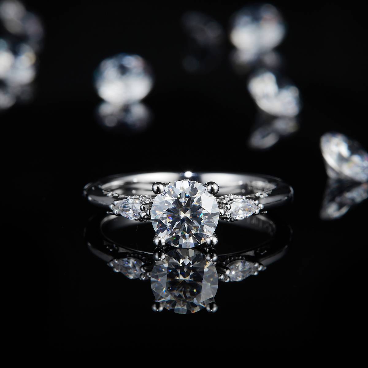 四爪女戒S925银镀白金定制选款主石莫桑钻1.0ct/副石高碳钻