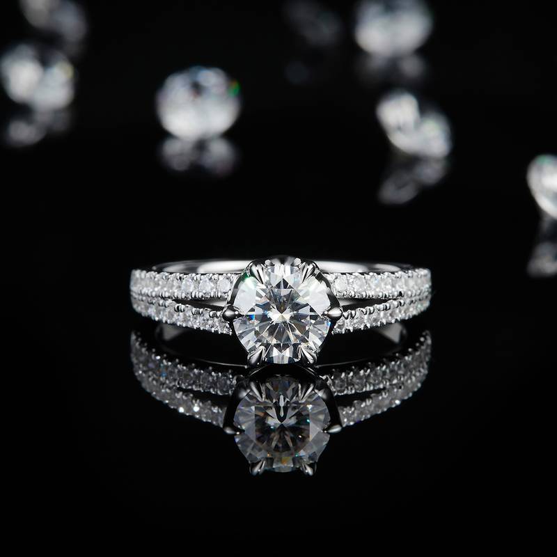 Affordable Luxury六爪Women's RingS925银镀白金定制选款主石Moissanite1.0ct/副石高碳钻